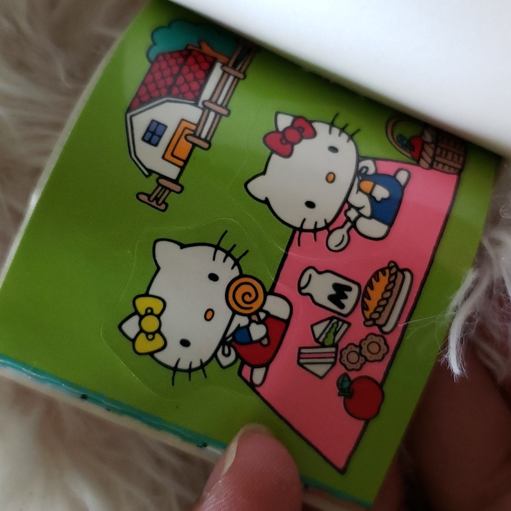 Mini Hello Kitty Sticker Book - Picture 5 of 5